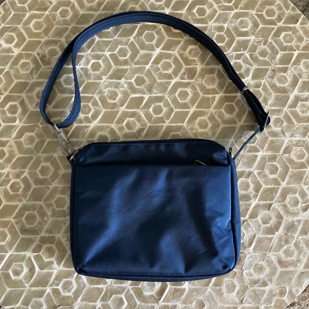 NEW!  Travelon Anti-Theft Classic Small E/W Crossbody - Spruce - Picture 3 of 10